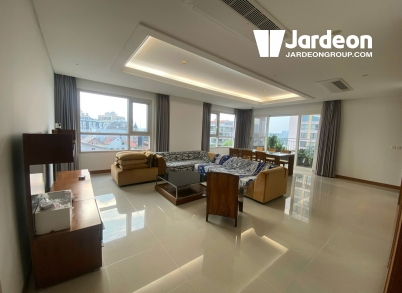Xi Riverview Palace 3 bedroom apartment, size 201m²